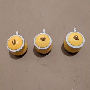 Vintage L'Elegance Tea Cups With Lids.  Beautiful Condition  Yellow, Gold, White